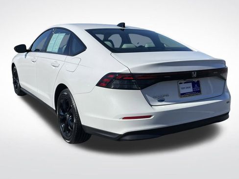 Certified 2025 Honda Accord SE image 4