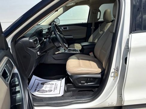 Used 2020 Ford Explorer XLT w/ Equipment Group 202A AWD/4WD image 9