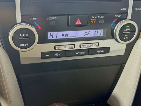 Used 2013 Toyota Camry XLE w/ Convenience Pkg image 18