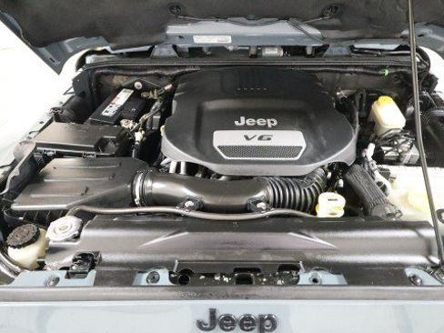 Used 2014 Jeep Wrangler Unlimited Sahara w/ Connectivity Group AWD/4WD image 20