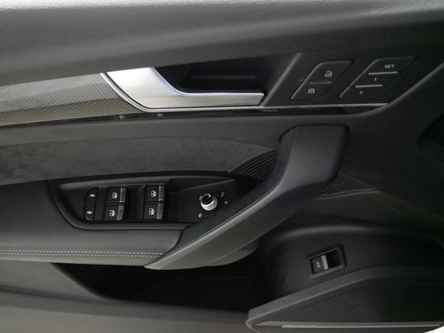 Used 2020 Audi SQ5 Prestige image 19