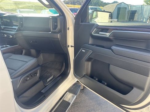 Used 2023 GMC Sierra 1500 SLT w/ SLT Convenience Package AWD/4WD image 30
