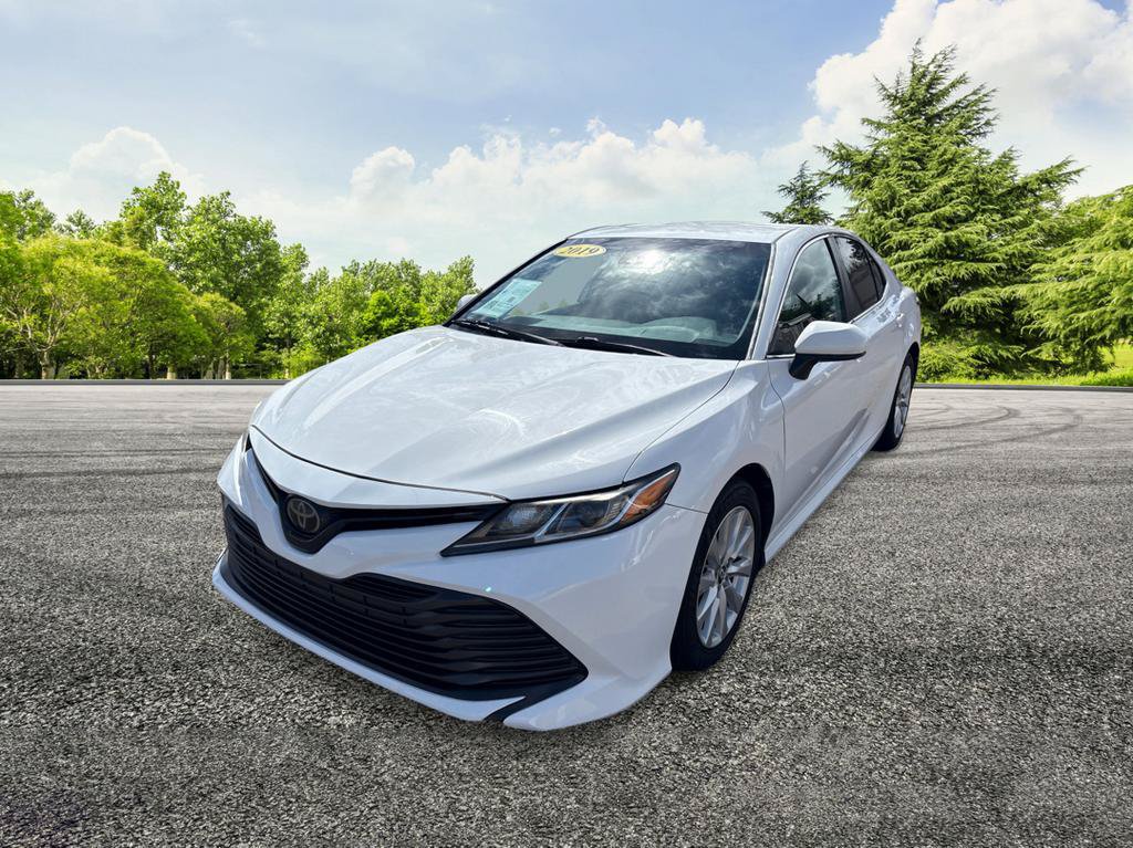Used 2019 Toyota Camry LE FWD image 3