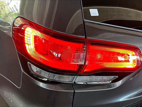 Used 2018 Jeep Grand Cherokee Altitude image 28