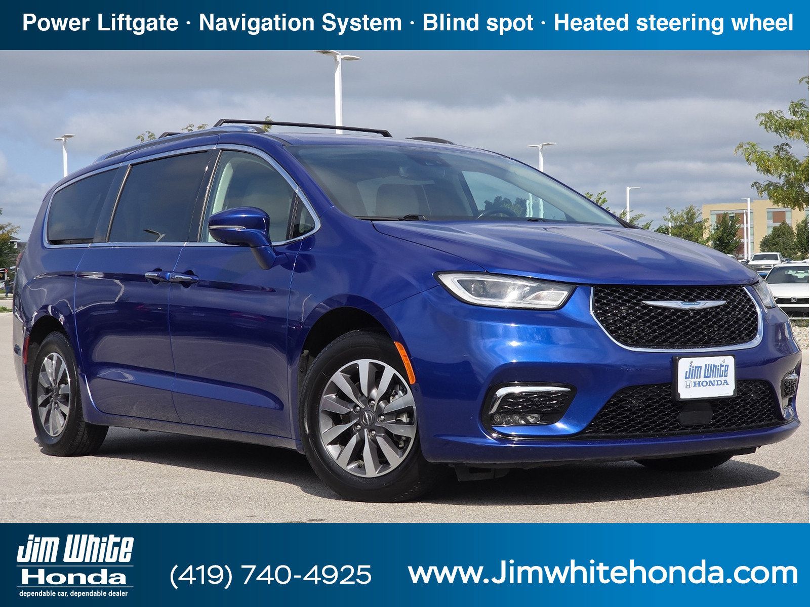 Used 2021 Chrysler Pacifica Touring-L FWD image 1
