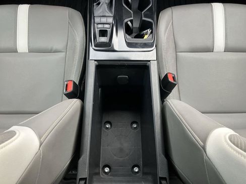 Used 2025 Toyota Camry SE w/ Convenience Package FWD image 17