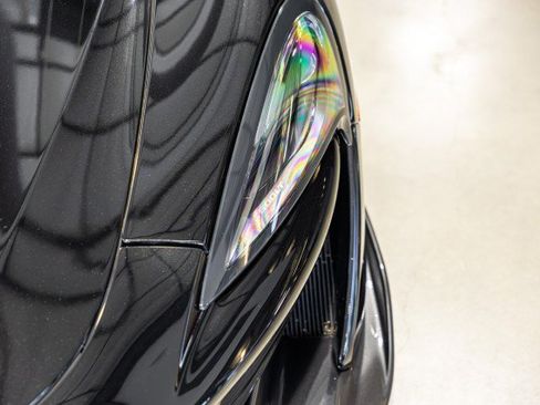 Used 2020 McLaren 600LT Spider RWD image 10