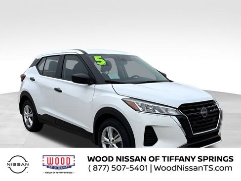 Certified 2025 Nissan Kicks Play S image 1