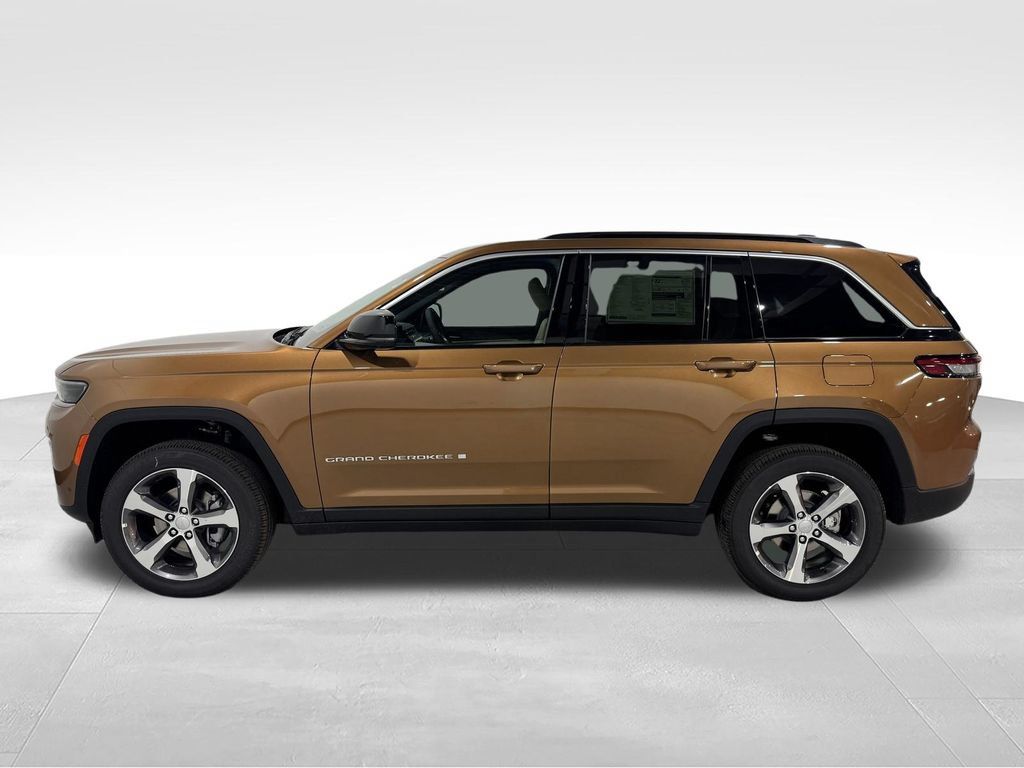 New 2026 Jeep Grand Cherokee Limited w/ Luxury Tech Group II AWD/4WD image 13