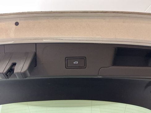 Used 2023 Volkswagen Atlas Cross Sport SE image 30