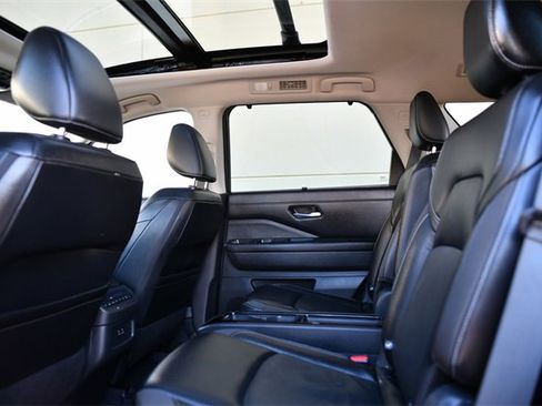 Used 2023 Nissan Pathfinder SL w/ SL Premium Package image 25