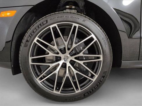 New 2026 Porsche Macan image 10