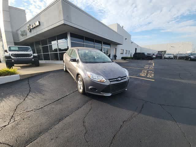 Used 2014 Ford Focus SE w/ SE Winter Package FWD image 6
