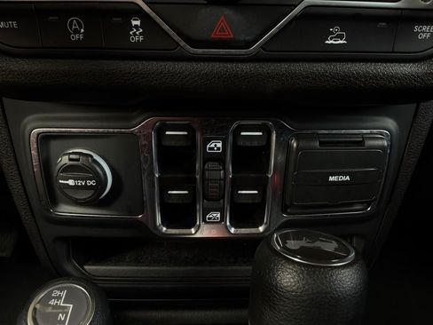 Used 2025 Jeep Wrangler Unlimited Sport AWD/4WD image 23