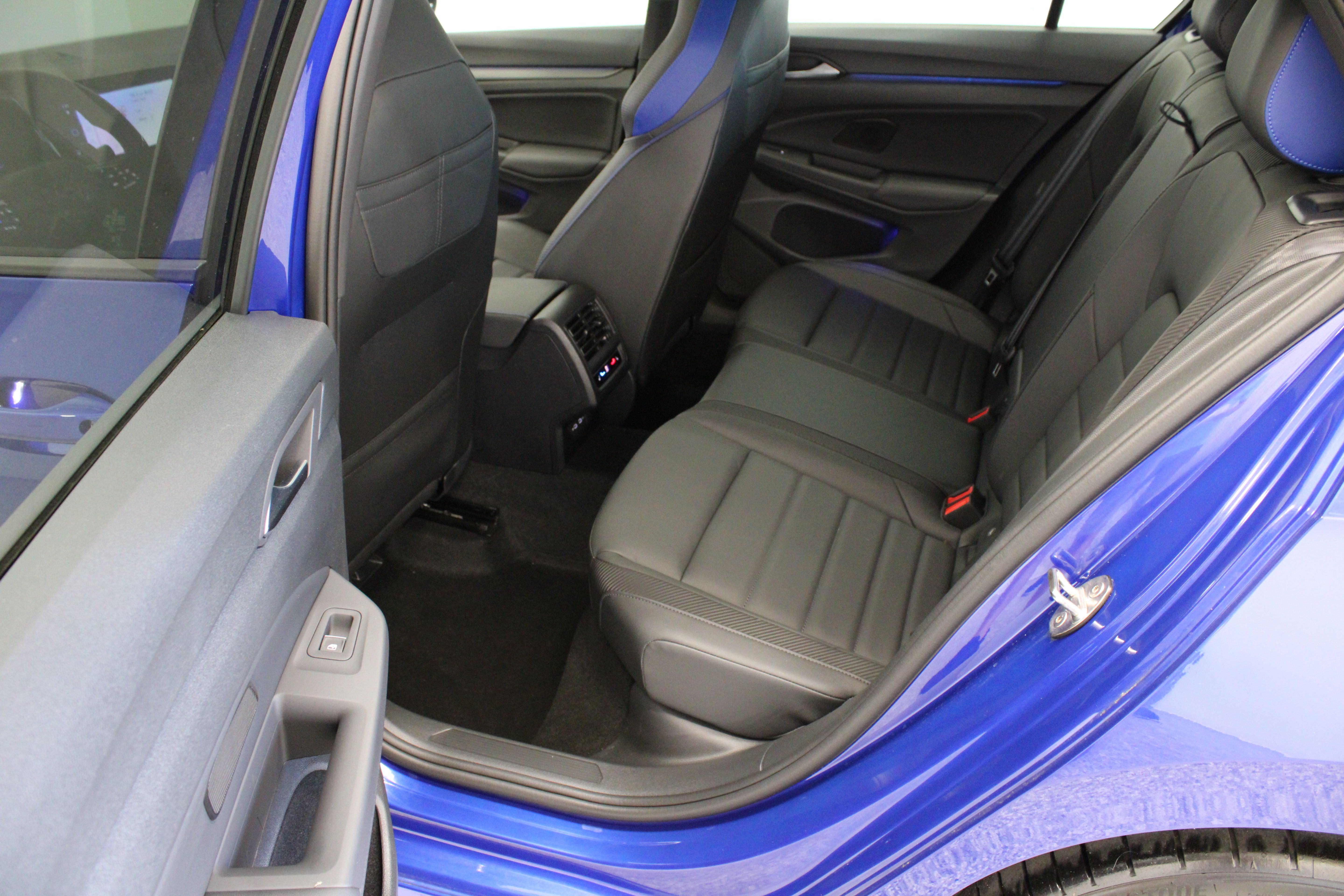 Used 2024 Volkswagen Golf R AWD/4WD image 28