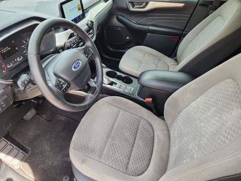 Used 2022 Ford Escape SE w/ SE Sport Appearance Package FWD image 2