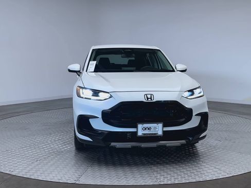 Used 2023 Honda HR-V LX image 3