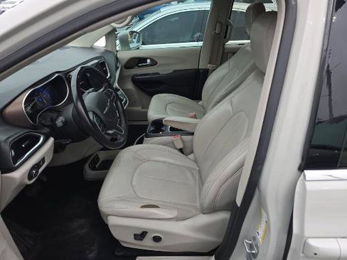 Used 2017 Chrysler Pacifica Touring-L Plus image 8