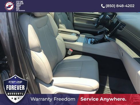 Used 2024 Jeep Wagoneer Series III w/ Premium Group I AWD/4WD image 40