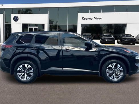 Used 2023 Nissan Rogue SV FWD image 3
