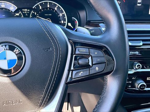 Used 2018 BMW 530i w/ Premium Package image 25