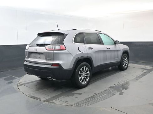 Used 2019 Jeep Cherokee Latitude Plus w/ Cold Weather Group image 5