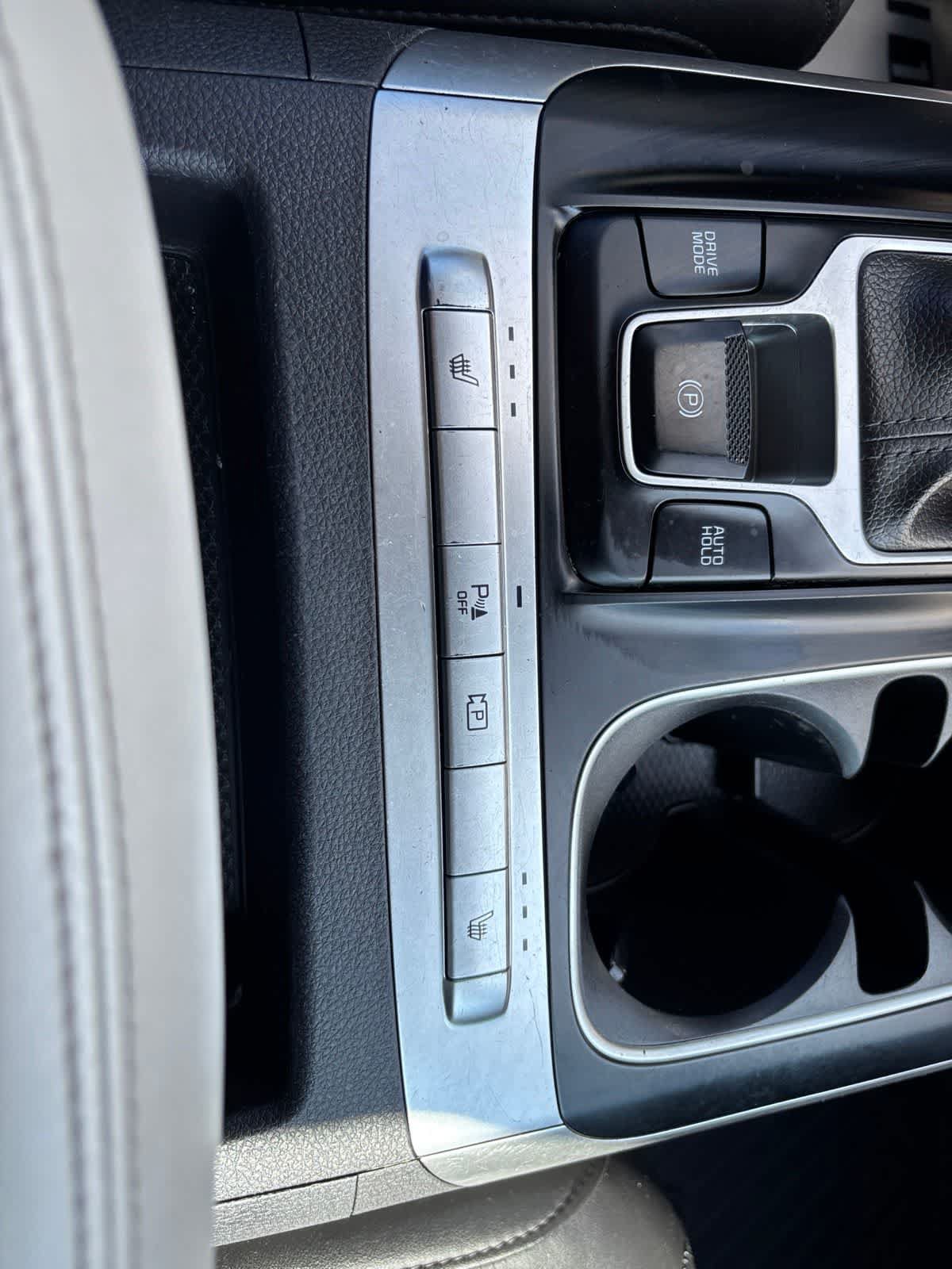 Used 2023 Kia Carnival LX FWD image 18