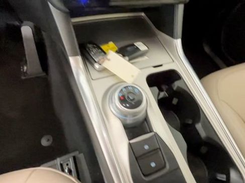 Used 2023 Ford Explorer Limited w/ Hybrid Equipment Group 310A AWD/4WD image 27