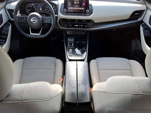 Used 2023 Nissan Rogue SV image 10