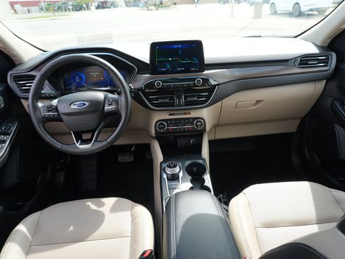 Used 2020 Ford Escape Titanium AWD/4WD image 29