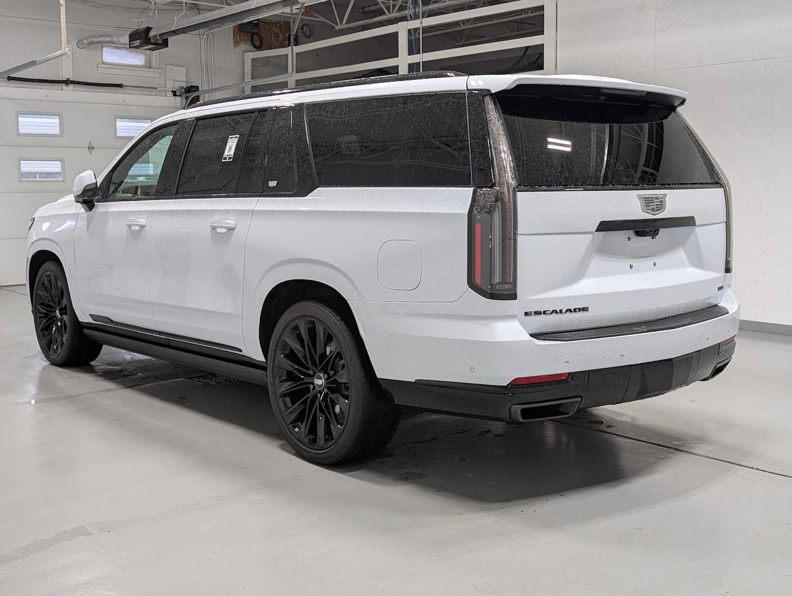 Certified 2026 Cadillac Escalade ESV Platinum Sport w/ LPO, ONYX Package AWD/4WD image 8