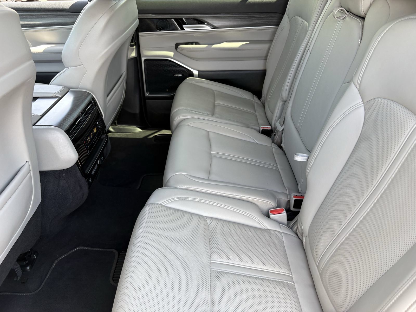 Used 2024 Jeep Wagoneer Series II w/ Flexible Seating Group RWD image 21