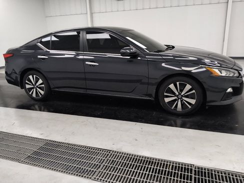 Used 2022 Nissan Altima 2.5 SV FWD image 11