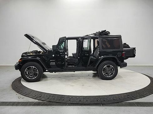 Used 2023 Jeep Wrangler Unlimited Sahara w/ Cold Weather Group AWD/4WD image 12
