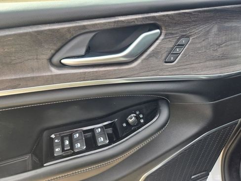 Used 2022 Jeep Grand Cherokee Overland image 22