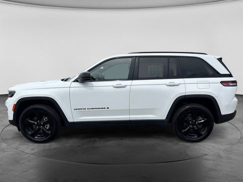 Used 2023 Jeep Grand Cherokee Altitude AWD/4WD image 7