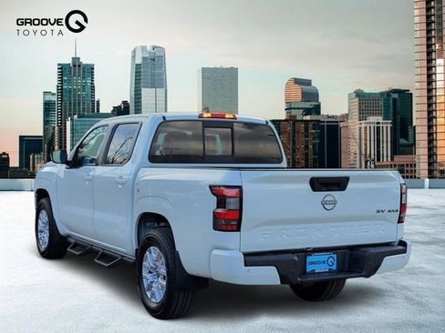 Used 2022 Nissan Frontier SV w/ Technology Package image 3