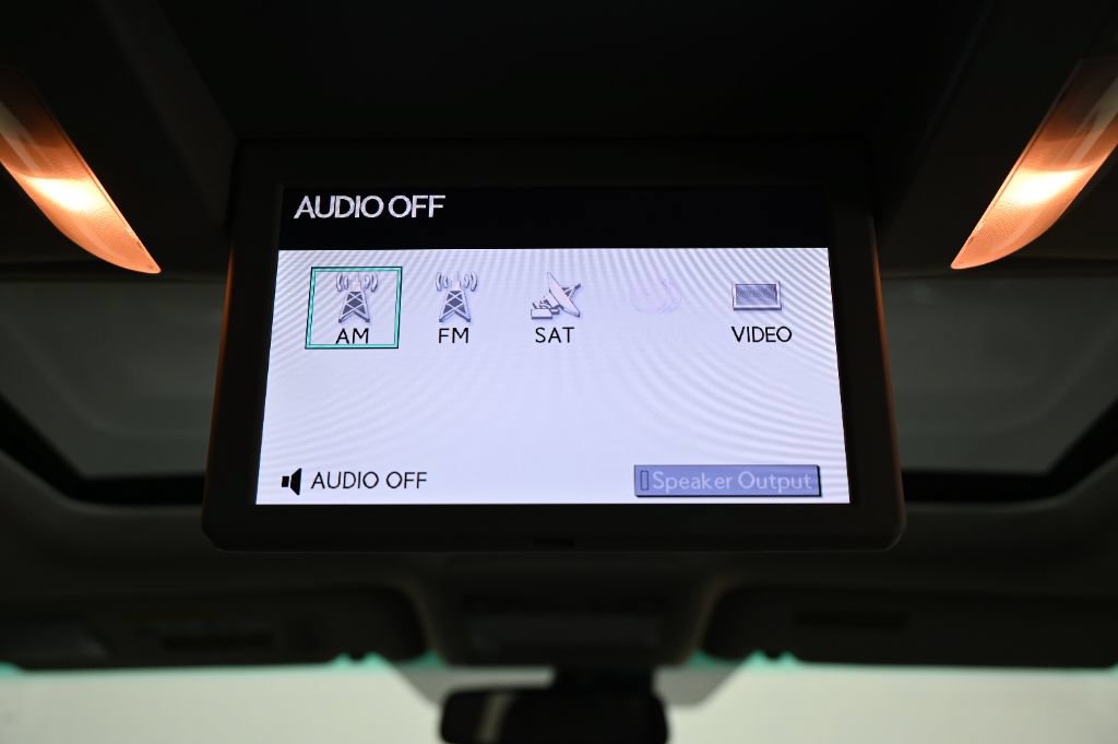 Used 2011 Lexus LX 570 4WD w/ Luxury Pkg image 49