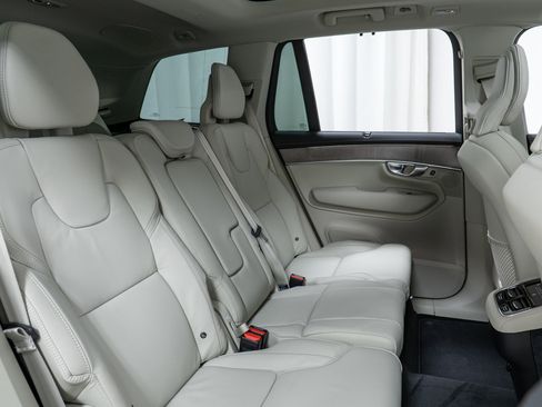 New 2026 Volvo XC90 B6 Ultra w/ Protection Package image 24