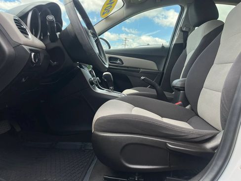 Used 2014 Chevrolet Cruze LS FWD image 10