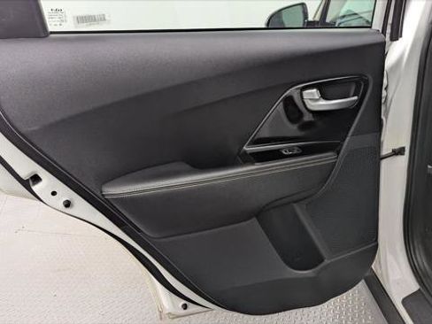 Used 2022 Kia Niro EX w/ Cold Weather Package FWD image 16