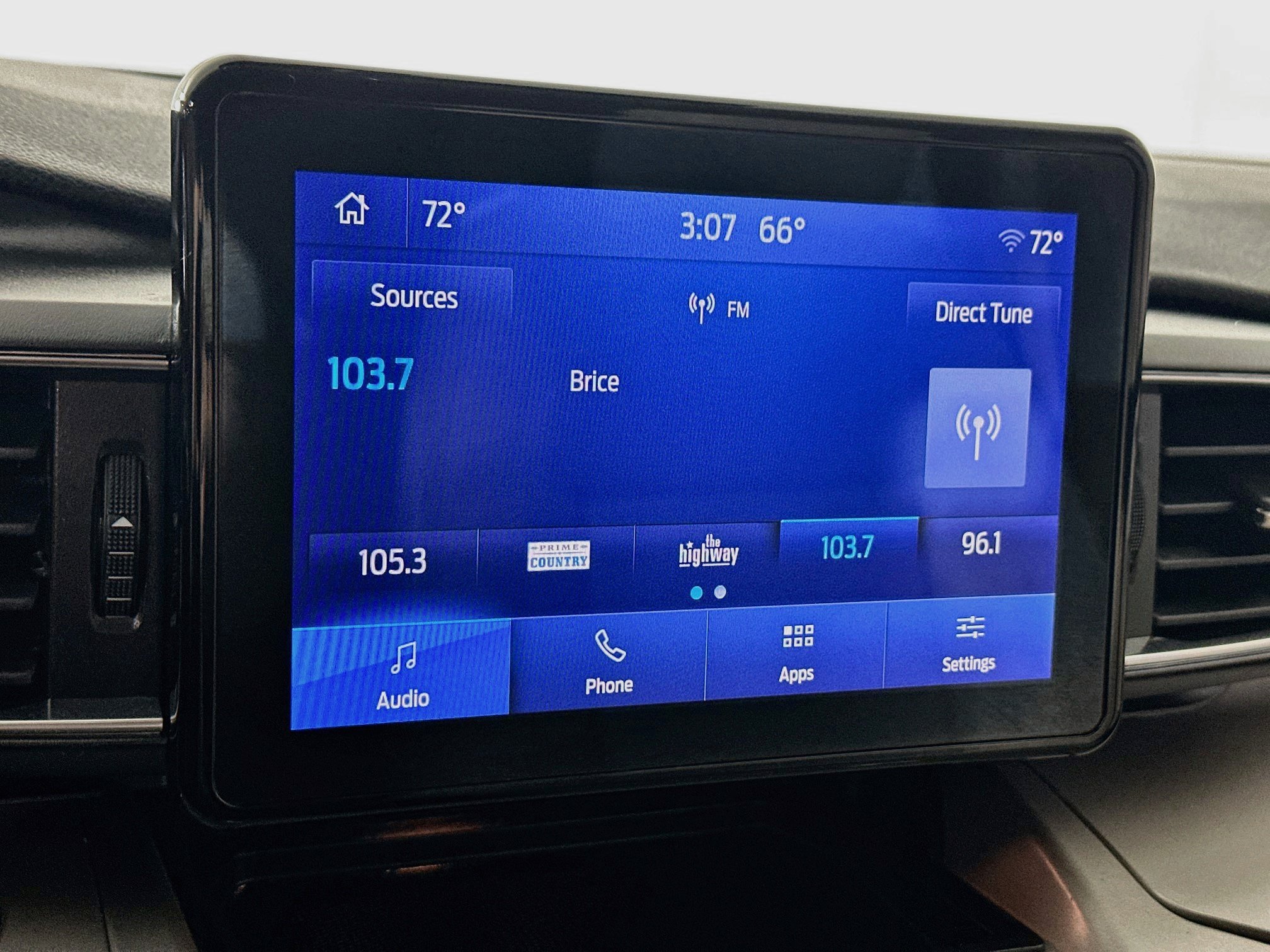 Used 2023 Ford Explorer XLT w/ Equipment Group 202A AWD/4WD image 14