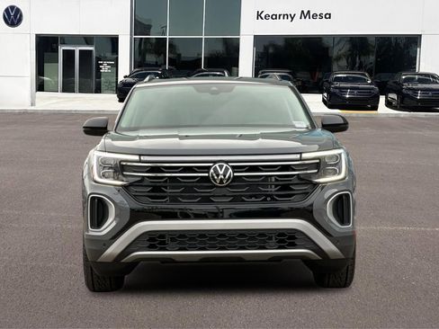 New 2025 Volkswagen Atlas Peak Edition SE image 9
