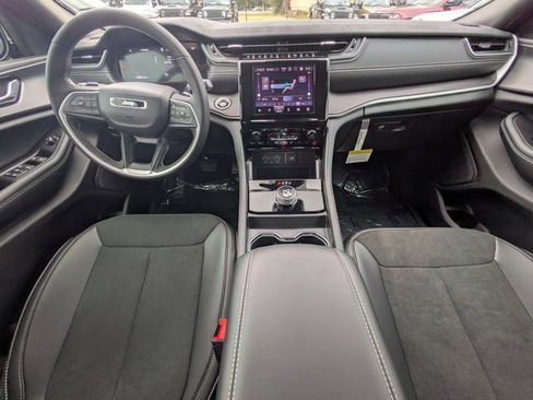 New 2025 Jeep Grand Cherokee Altitude image 13