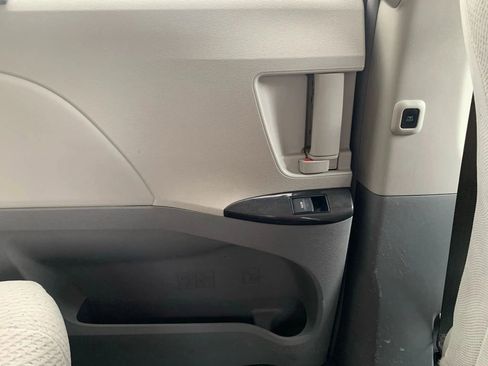 Used 2011 Toyota Sienna LE image 24