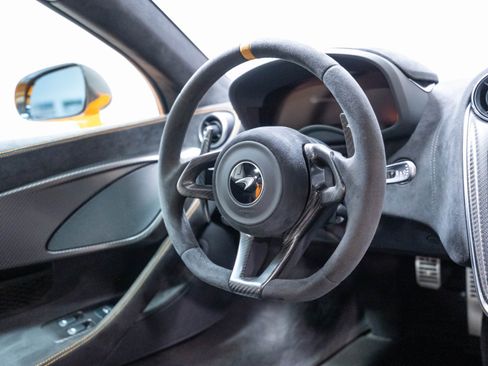 Used 2019 McLaren 600LT RWD image 27
