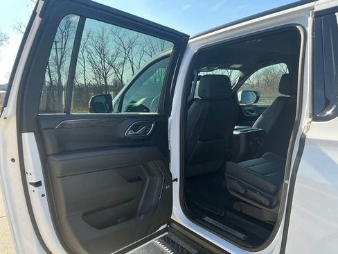 Used 2024 Chevrolet Suburban Z71 w/ Off-Road Capability Package image 17
