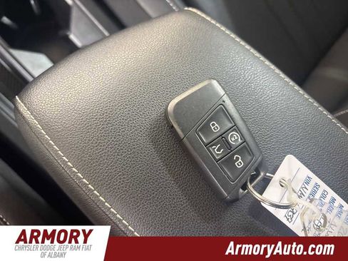 Used 2022 Volkswagen Tiguan SE image 21