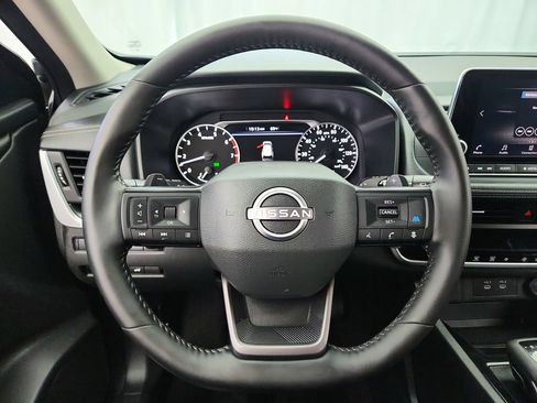 Used 2025 Nissan Rogue SV FWD image 14