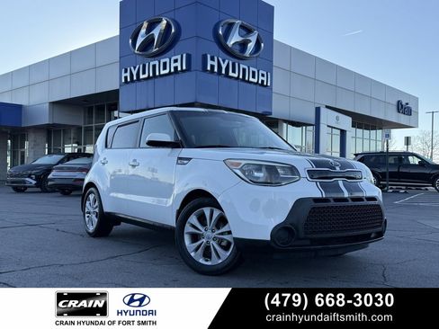 Used 2015 Kia Soul + image 1